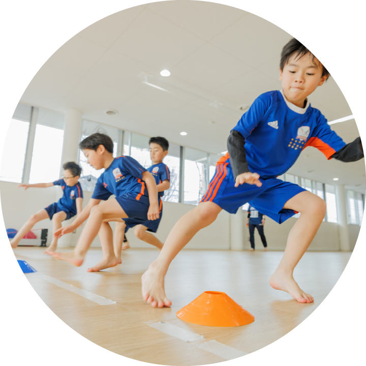 運動に励む子供たち