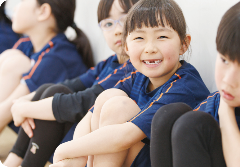 笑顔を向ける生徒