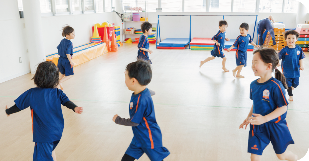 走り回る生徒たち